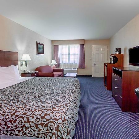 Days Inn Gun Barrel City Екстериор снимка