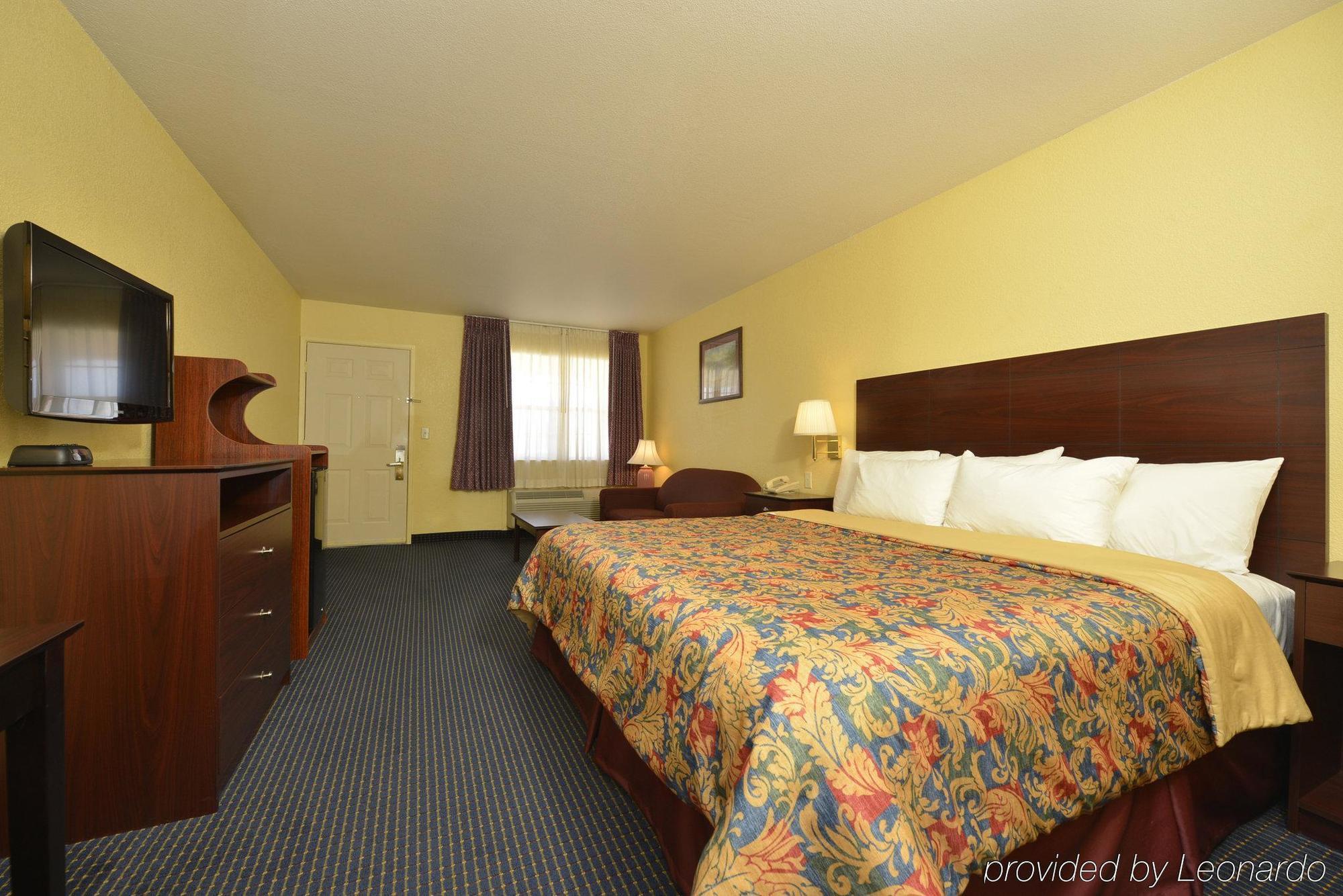 Days Inn Gun Barrel City Екстериор снимка