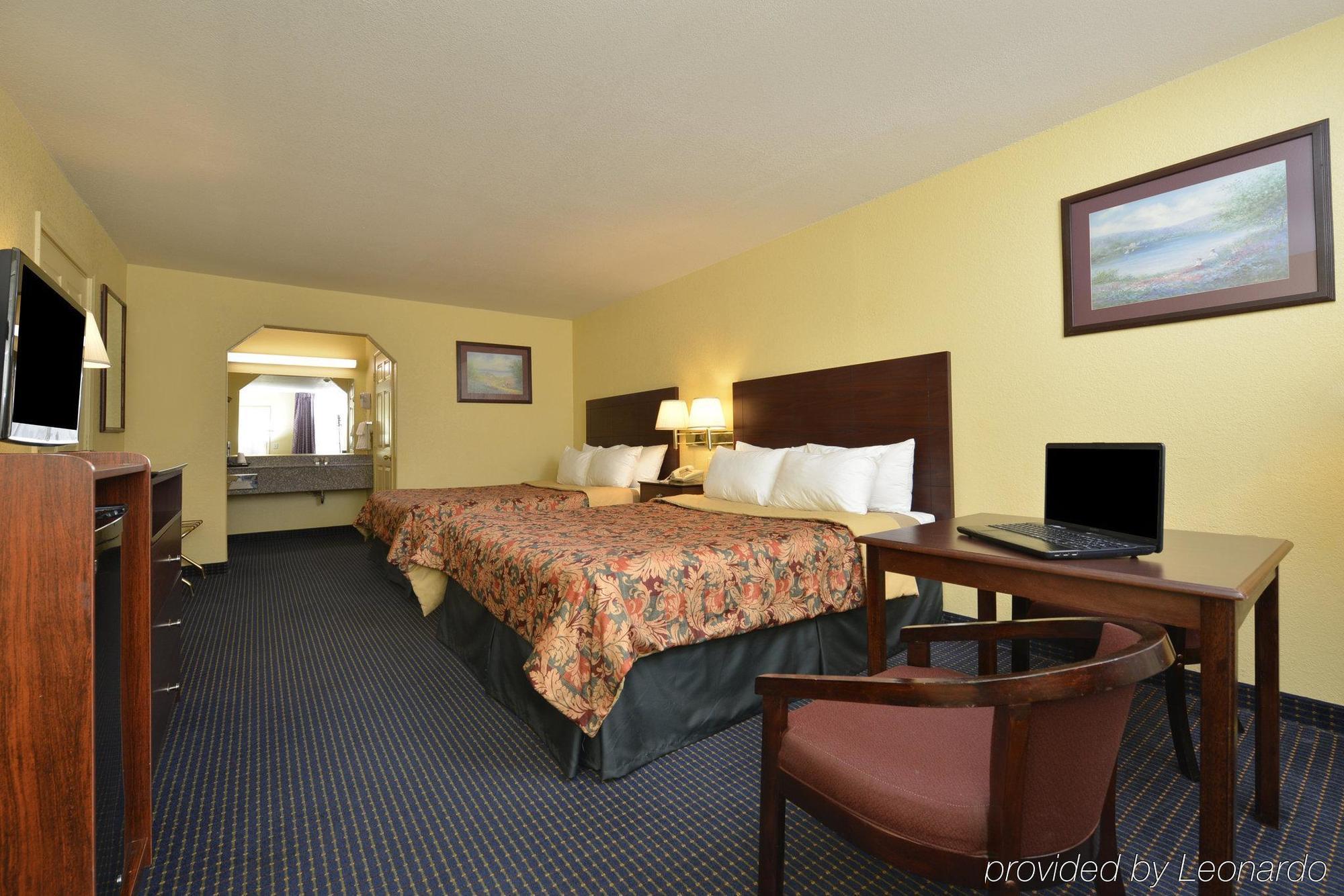 Days Inn Gun Barrel City Екстериор снимка