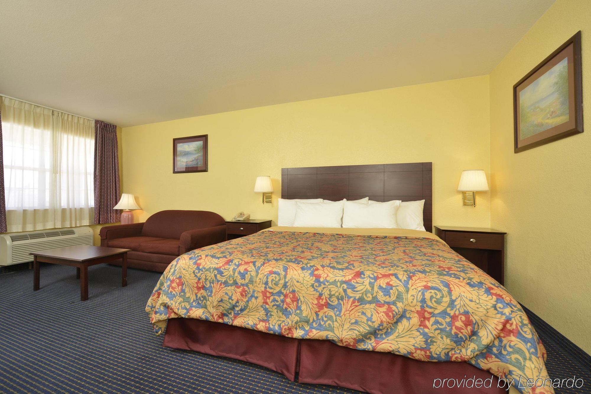 Days Inn Gun Barrel City Екстериор снимка