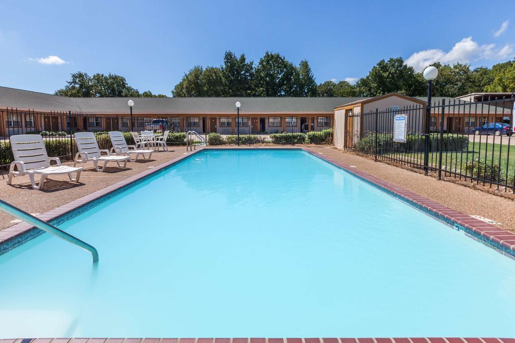 Days Inn Gun Barrel City Екстериор снимка